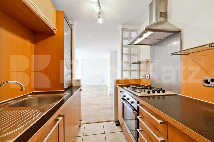Stylish & contemporary & superbly located Newington Causeway, Borough
